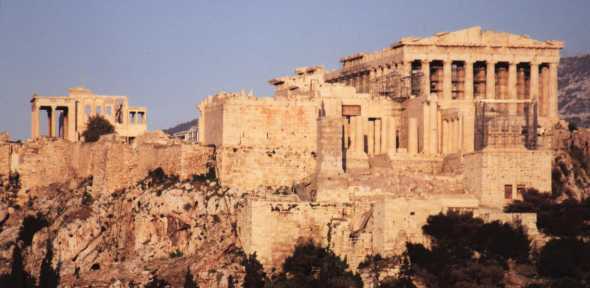 Acropole d'Athènes Grèce, Athènes est la capitale de la Grèce, ainsi que sa ville principale. La cité est renommée pour son passé glorieux pendant l'Antiquité. L'Acropole d'Athènes en Grèce 